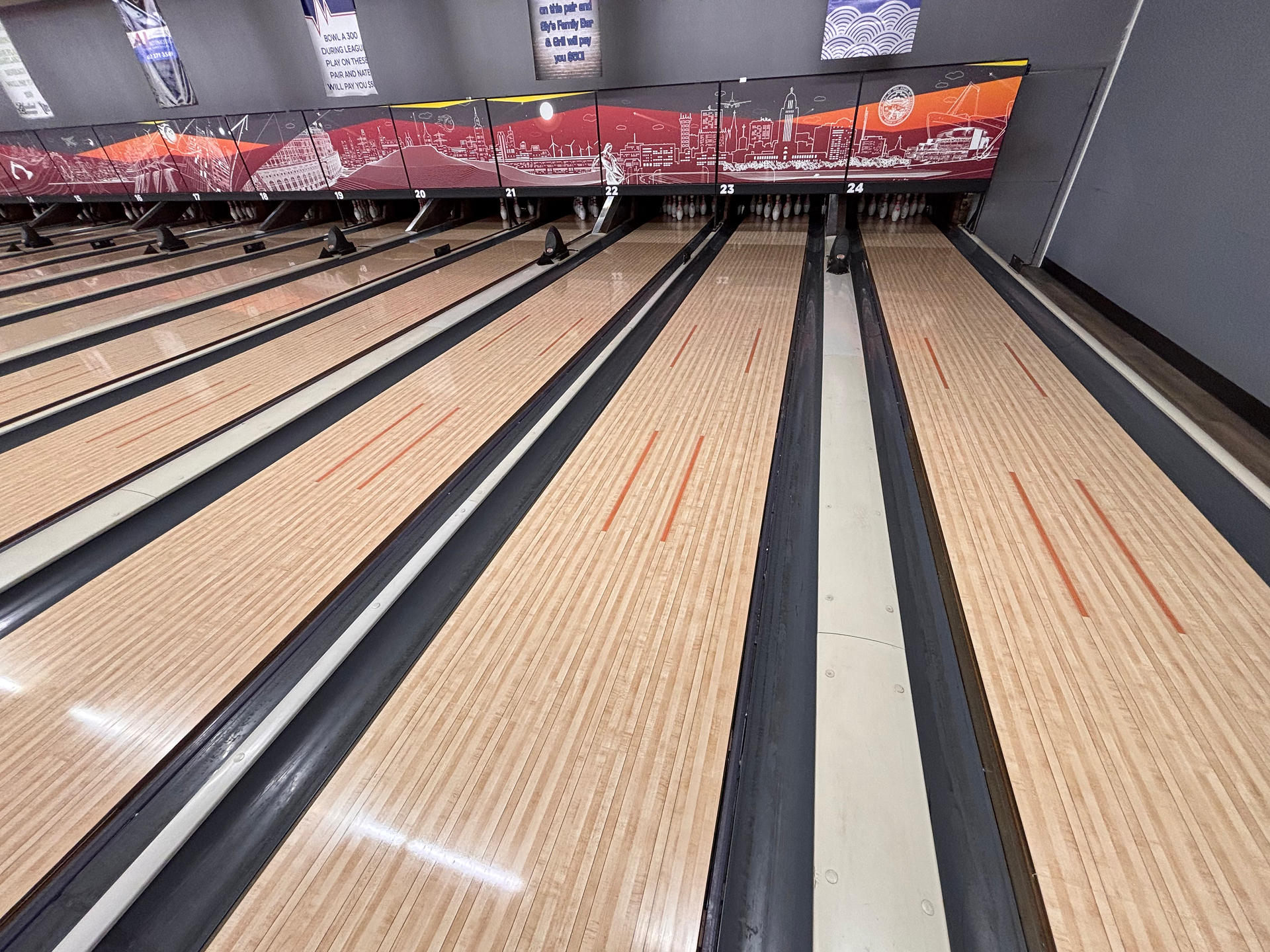 bowling lanes at king's entertainment