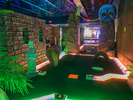 mini golf at king's entertainment indoor