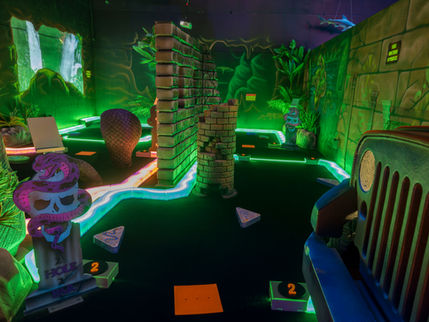king's entertainment indoor mini golf course