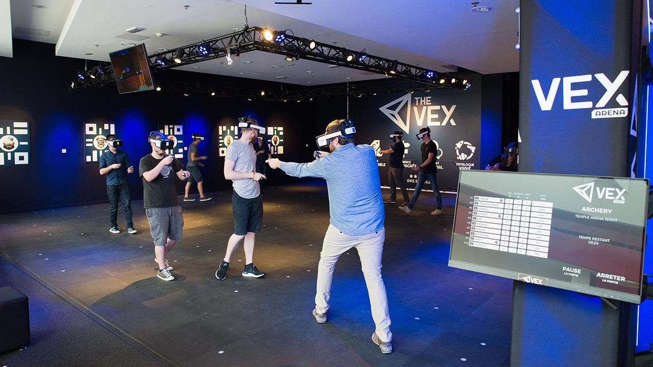 people play vex vr at king's entertainment
