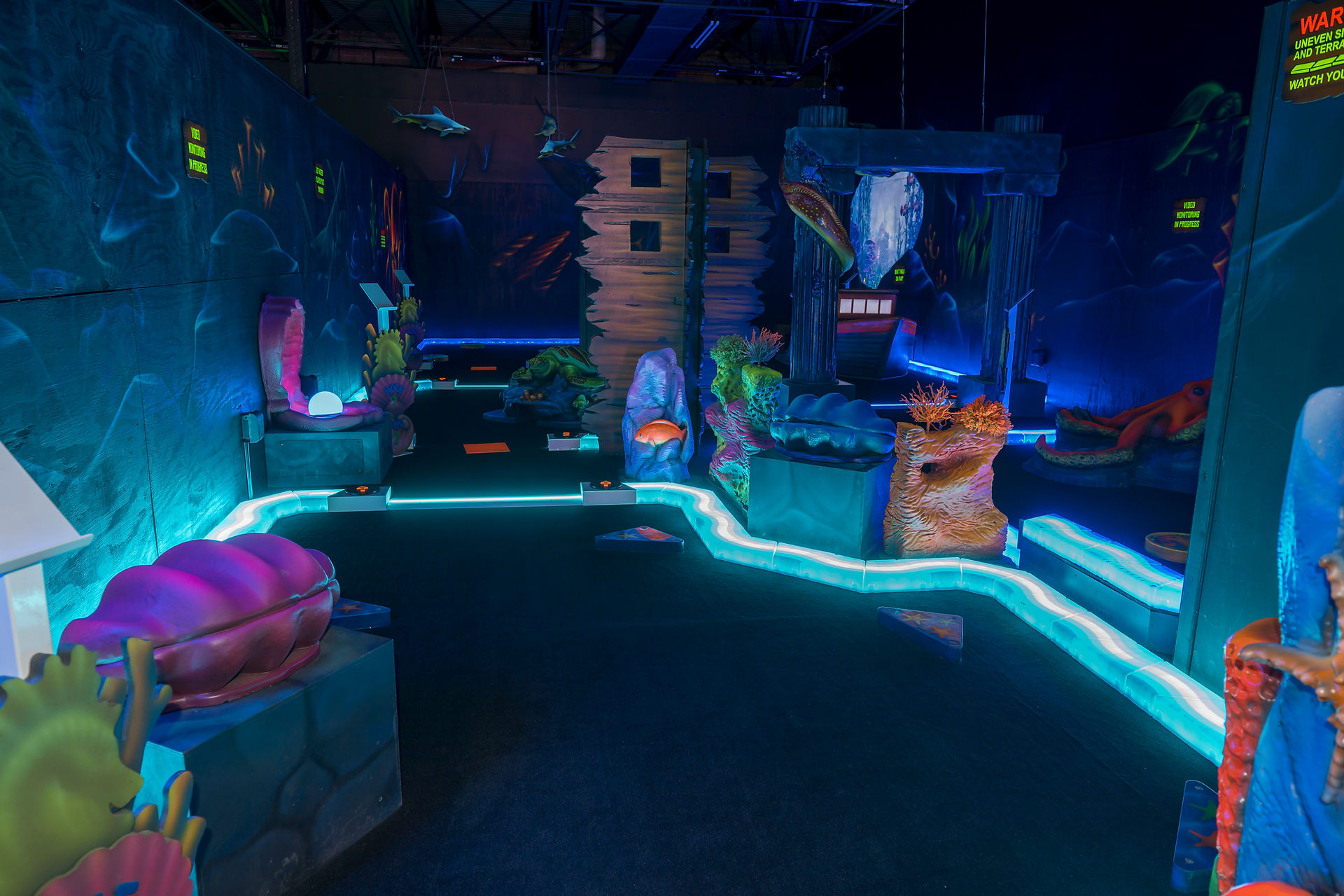 blacklight indoor mini golf at king's entertainment