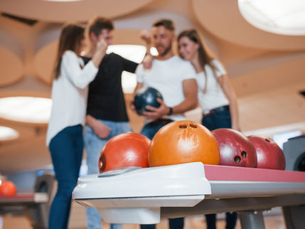 GROUP OF FRIEND BOWLING 