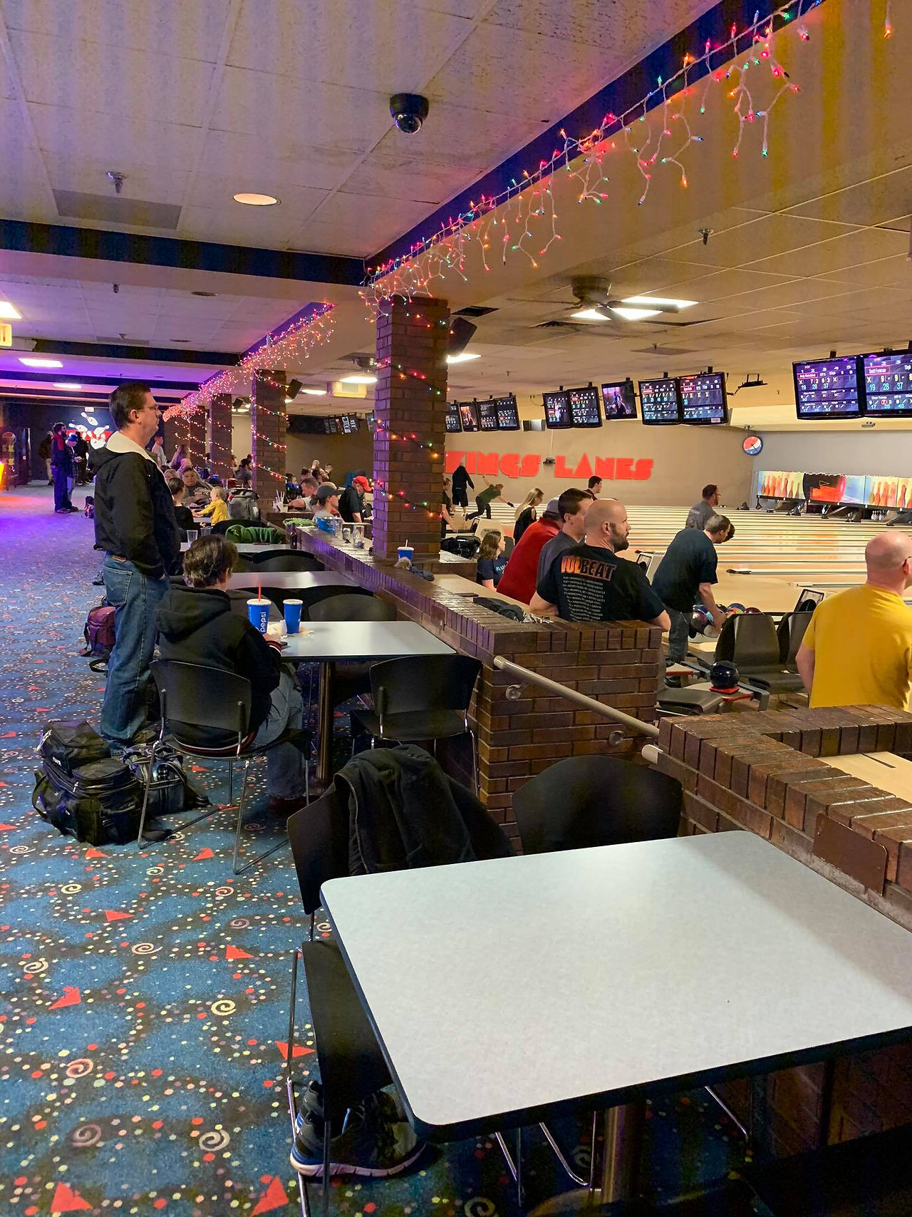 groups enjoying bowling at king's entertainment